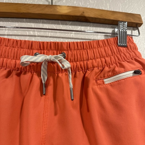 Vuori clementine shorts women’s size small - Picture 3 of 5